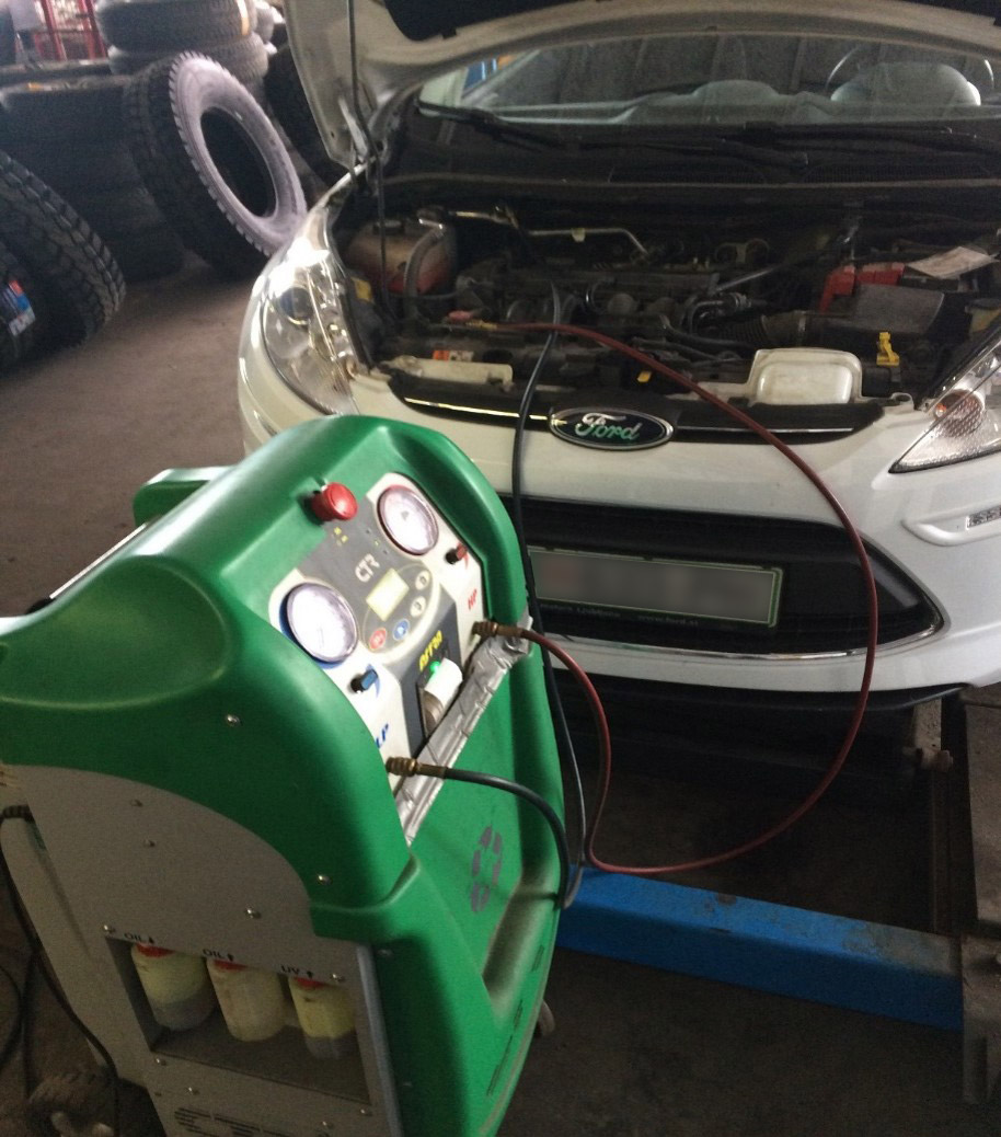 Polnjenje klimatskih naprav  R134a in R1234yf